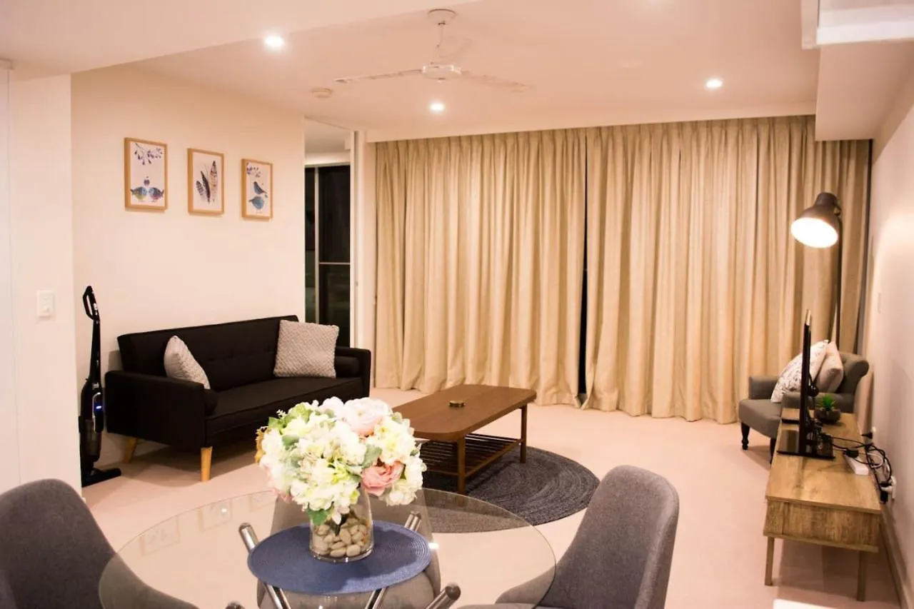 Homely Modern Apt By Lake Between City And Russell Canberra 0*,