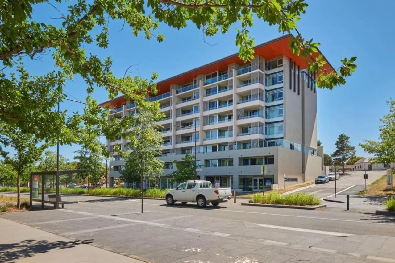 Homely Modern Apt By Lake Between City And Russell Canberra